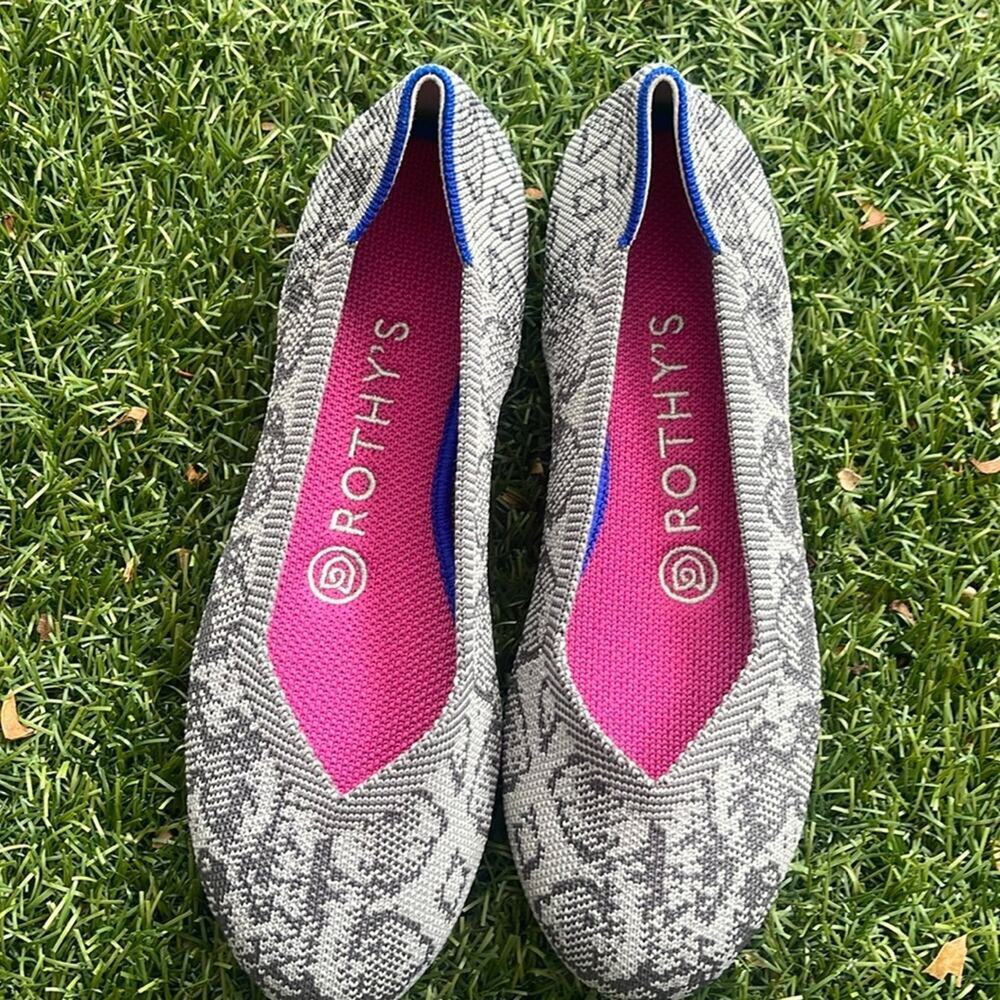 Rothys round toe size 5.5 gray ivory snake woman flat shoes